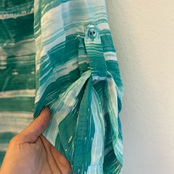 Torrid size 2 Harper - Aqua Streak Challis Blouse - Picture 5 of 9